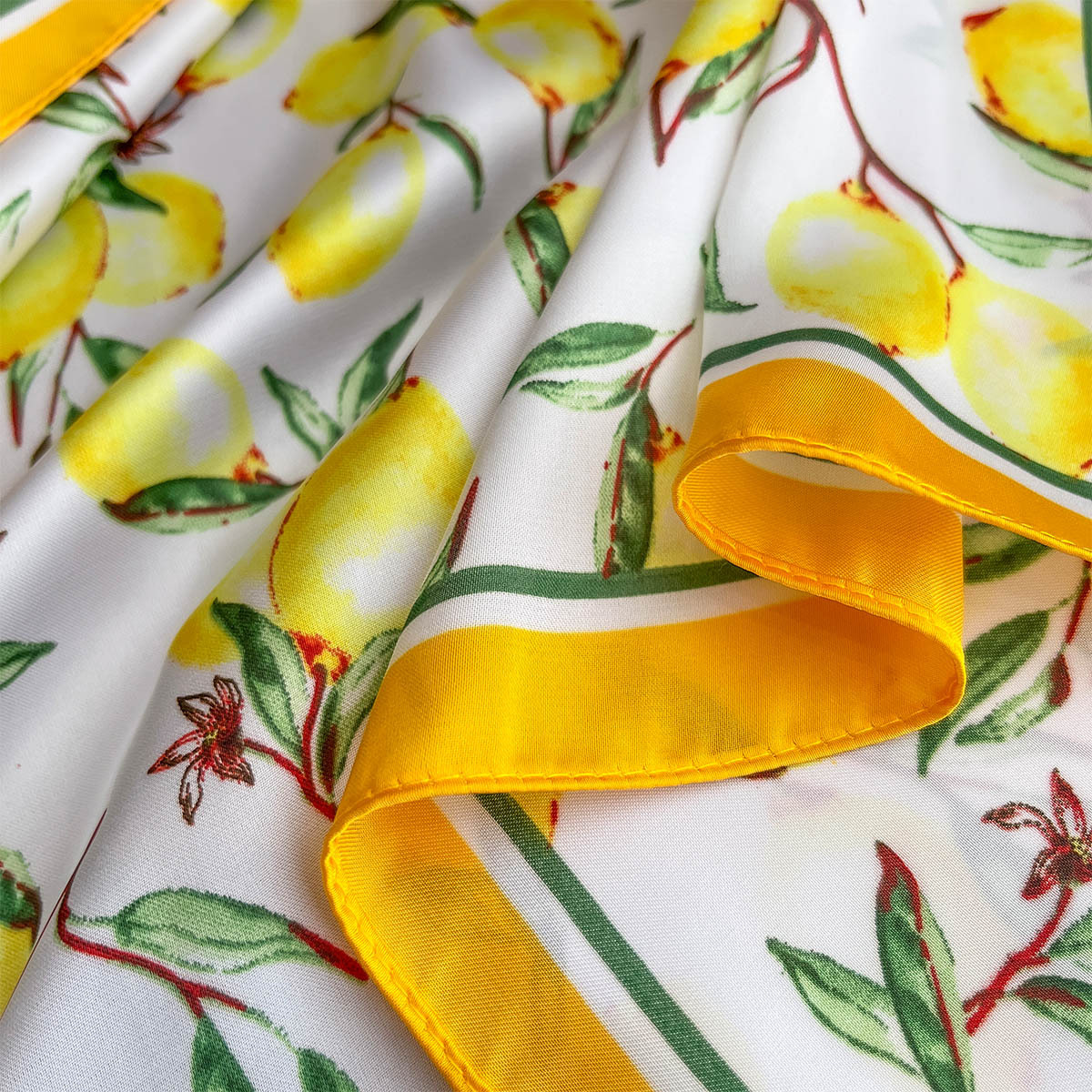 2025 New Yellow Lemon Print Sq - Scarf Silk Neck บทวิจารณ์และราคา